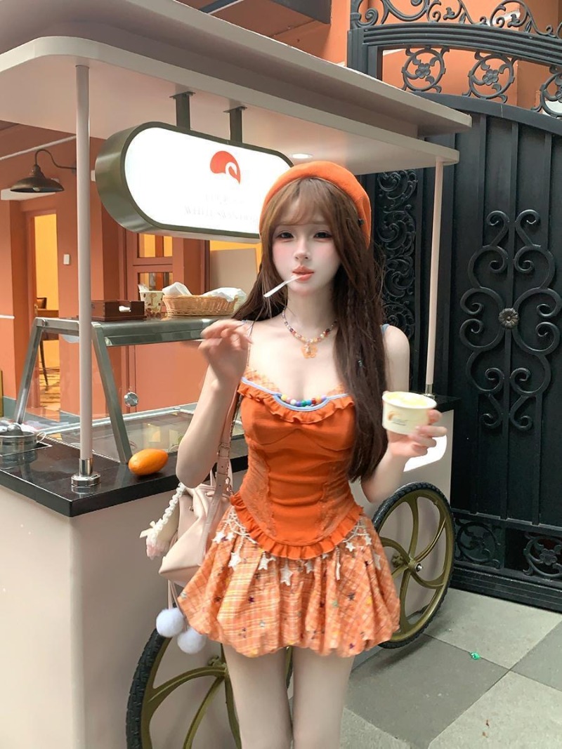 طقم صيفي جديد برتقالي اللون من - مراجعة Summer Clothing Capsule وسعره