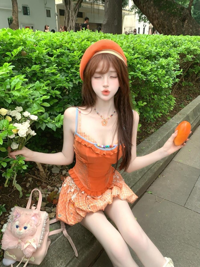 طقم صيفي جديد برتقالي اللون من - مراجعة Summer Clothing Capsule وسعره